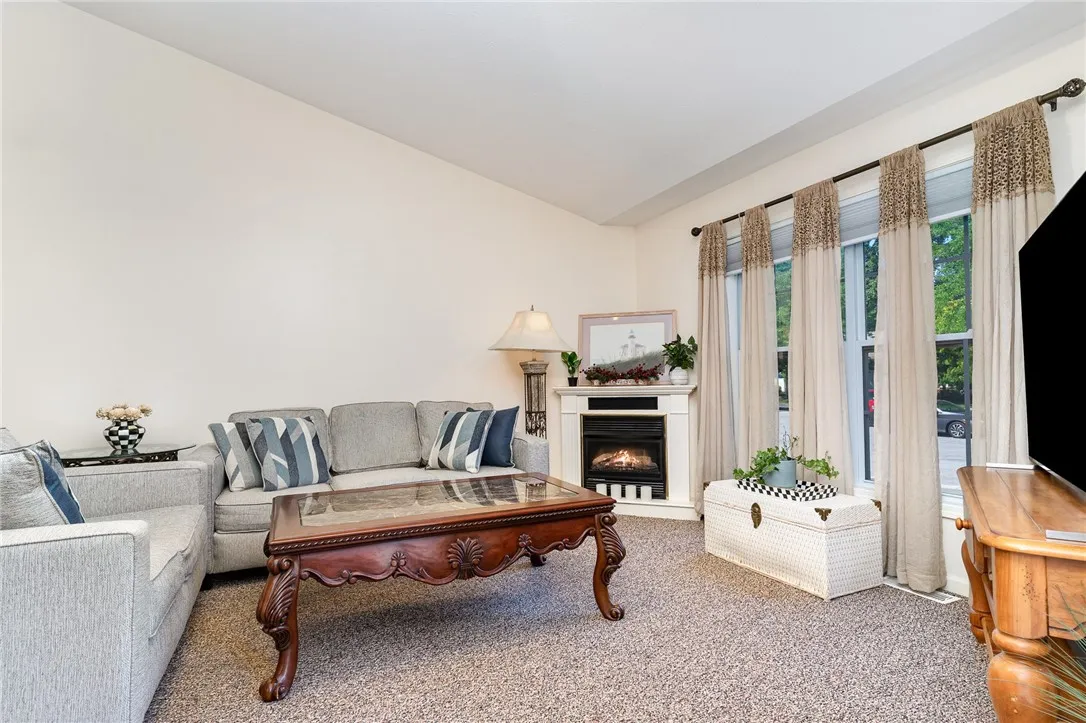222 Rayfield Cir, Webster, New York 14580, Webster, New York 14580, 2 Bedrooms Bedrooms, 5 Rooms Rooms,2 BathroomsBathrooms,Residential,For Sale,222 Rayfield Cir, Webster, New York 14580,R1625226