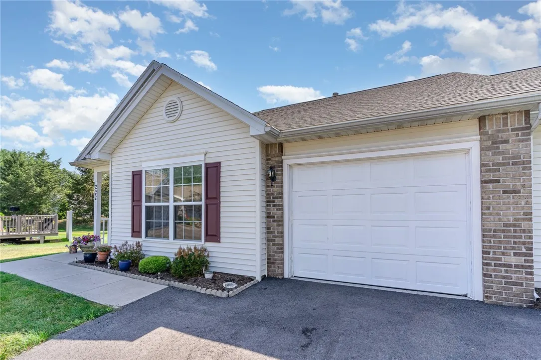 222 Rayfield Cir, Webster, New York 14580, Webster, New York 14580, 2 Bedrooms Bedrooms, 5 Rooms Rooms,2 BathroomsBathrooms,Residential,For Sale,222 Rayfield Cir, Webster, New York 14580,R1625226