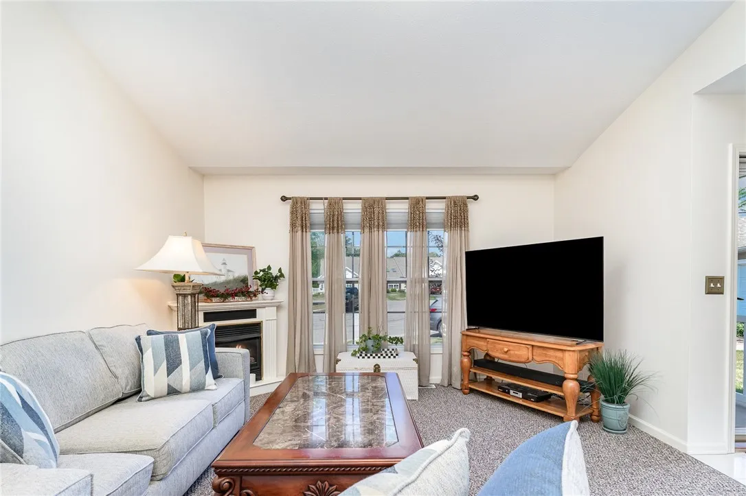 222 Rayfield Cir, Webster, New York 14580, Webster, New York 14580, 2 Bedrooms Bedrooms, 5 Rooms Rooms,2 BathroomsBathrooms,Residential,For Sale,222 Rayfield Cir, Webster, New York 14580,R1625226