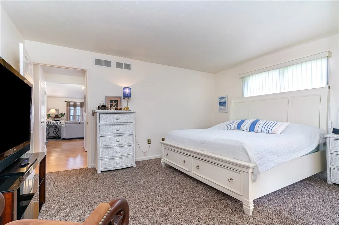 222 Rayfield Cir, Webster, New York 14580, Webster, New York 14580, 2 Bedrooms Bedrooms, 5 Rooms Rooms,2 BathroomsBathrooms,Residential,For Sale,222 Rayfield Cir, Webster, New York 14580,R1625226