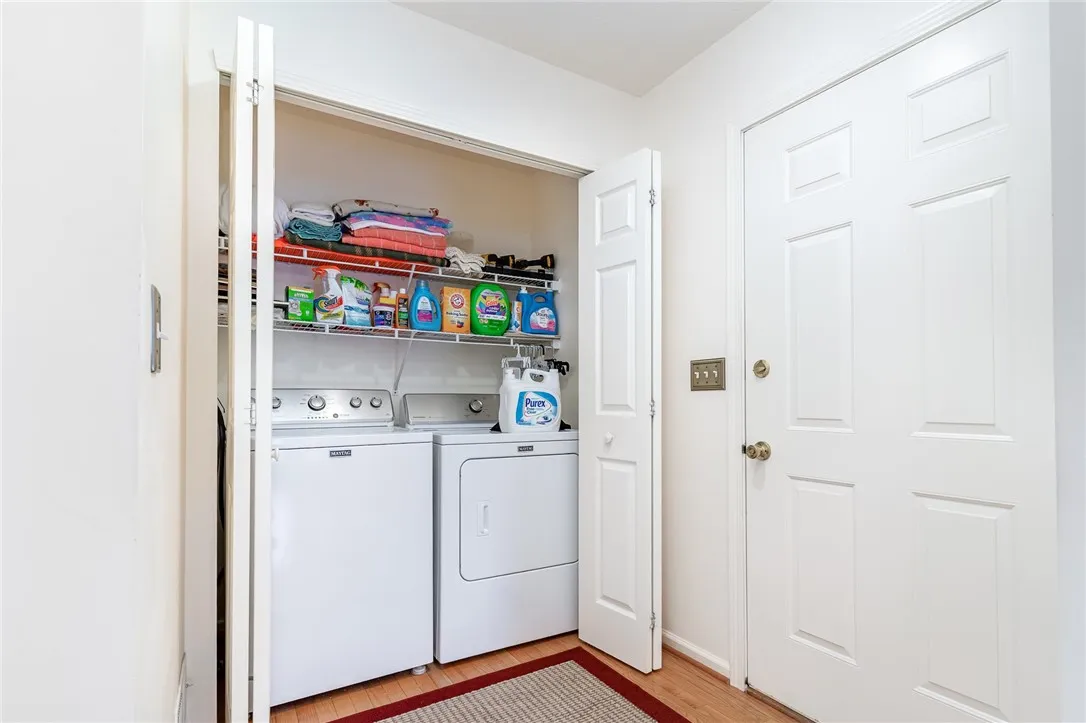 222 Rayfield Cir, Webster, New York 14580, Webster, New York 14580, 2 Bedrooms Bedrooms, 5 Rooms Rooms,2 BathroomsBathrooms,Residential,For Sale,222 Rayfield Cir, Webster, New York 14580,R1625226