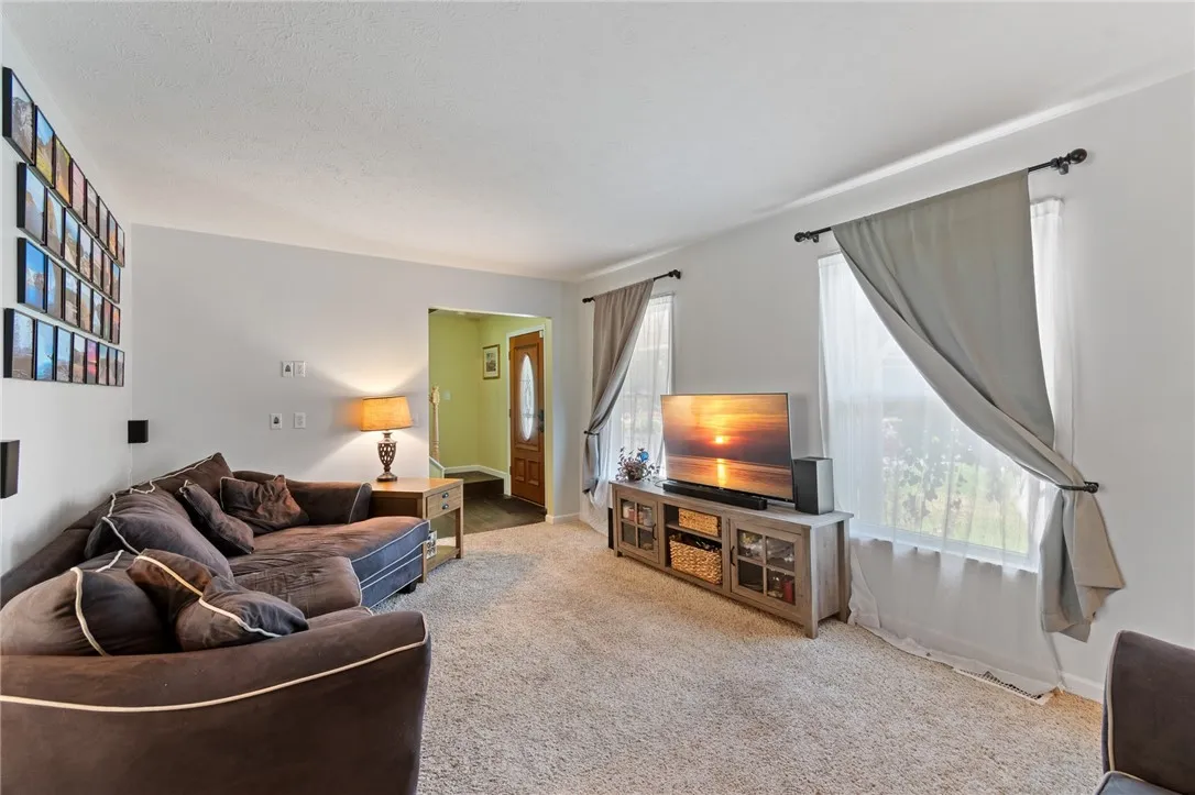 5240 Nott Road, Canandaigua Town, New York 14424, Canandaigua Town, New York 14424, 3 Bedrooms Bedrooms, 9 Rooms Rooms,1 BathroomBathrooms,Residential,For Sale,5240 Nott Road, Canandaigua Town, New York 14424,R1623127
