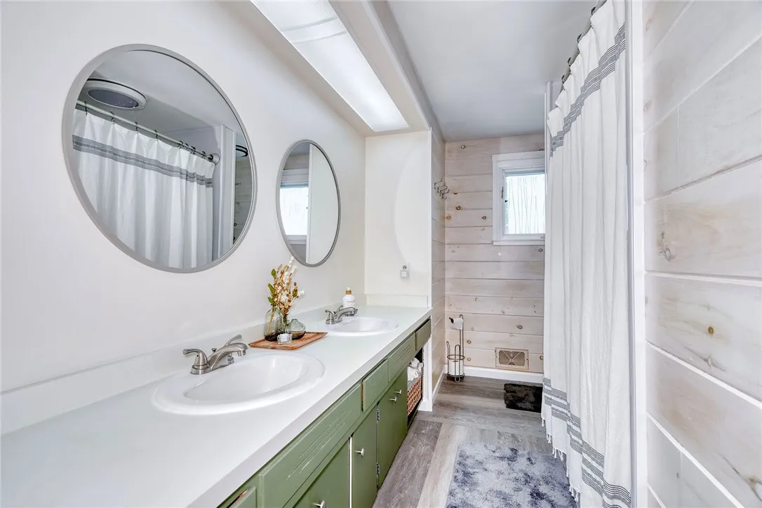 1019 Hinchey Road, Gates, New York 14624, Gates, New York 14624, 3 Bedrooms Bedrooms, 6 Rooms Rooms,2 BathroomsBathrooms,Residential,For Sale,1019 Hinchey Road, Gates, New York 14624,R1623244