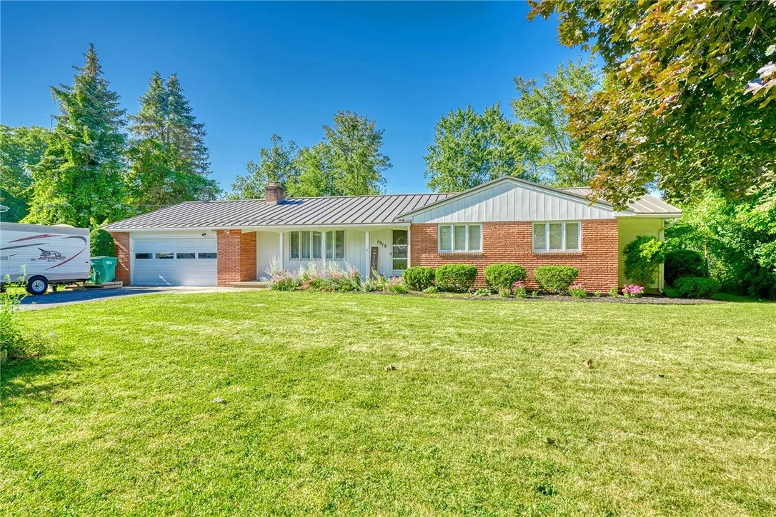 1019 Hinchey Road, Gates, New York 14624, Gates, New York 14624, 3 Bedrooms Bedrooms, 6 Rooms Rooms,2 BathroomsBathrooms,Residential,For Sale,1019 Hinchey Road, Gates, New York 14624,R1623244