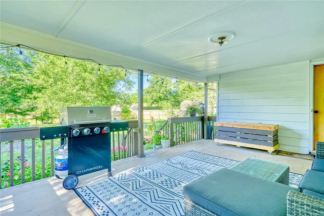1019 Hinchey Road, Gates, New York 14624, Gates, New York 14624, 3 Bedrooms Bedrooms, 6 Rooms Rooms,2 BathroomsBathrooms,Residential,For Sale,1019 Hinchey Road, Gates, New York 14624,R1623244