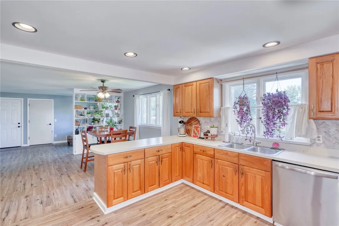 1019 Hinchey Road, Gates, New York 14624, Gates, New York 14624, 3 Bedrooms Bedrooms, 6 Rooms Rooms,2 BathroomsBathrooms,Residential,For Sale,1019 Hinchey Road, Gates, New York 14624,R1623244