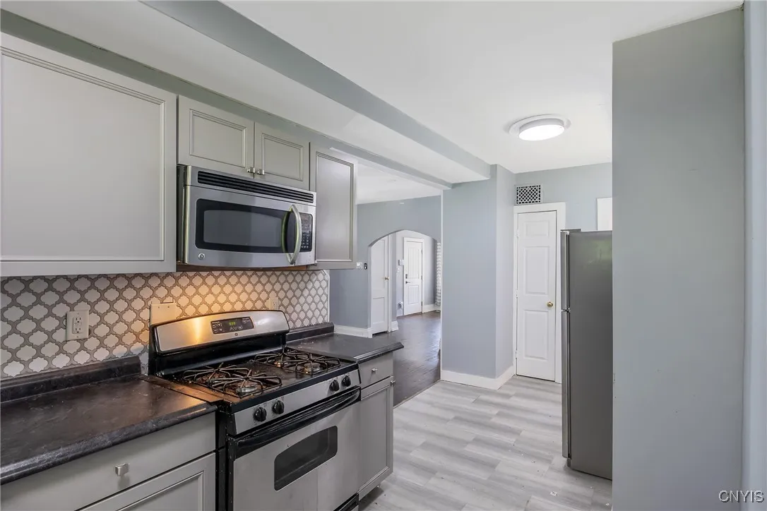124 Cumberland Avenue, Syracuse, New York 13210, Syracuse, New York 13210, 4 Bedrooms Bedrooms, 9 Rooms Rooms,1 BathroomBathrooms,Residential,For Sale,124 Cumberland Avenue, Syracuse, New York 13210,S1625381