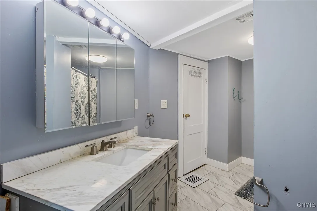 Upstairs full bath