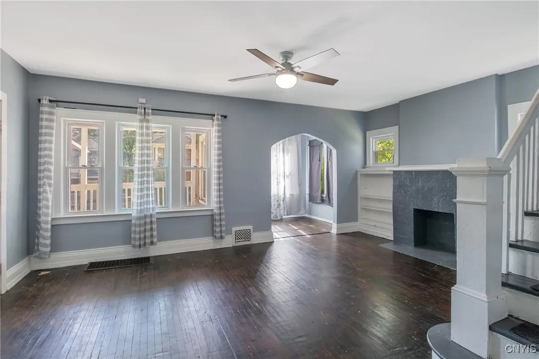 124 Cumberland Avenue, Syracuse, New York 13210, Syracuse, New York 13210, 4 Bedrooms Bedrooms, 9 Rooms Rooms,1 BathroomBathrooms,Residential,For Sale,124 Cumberland Avenue, Syracuse, New York 13210,S1625381