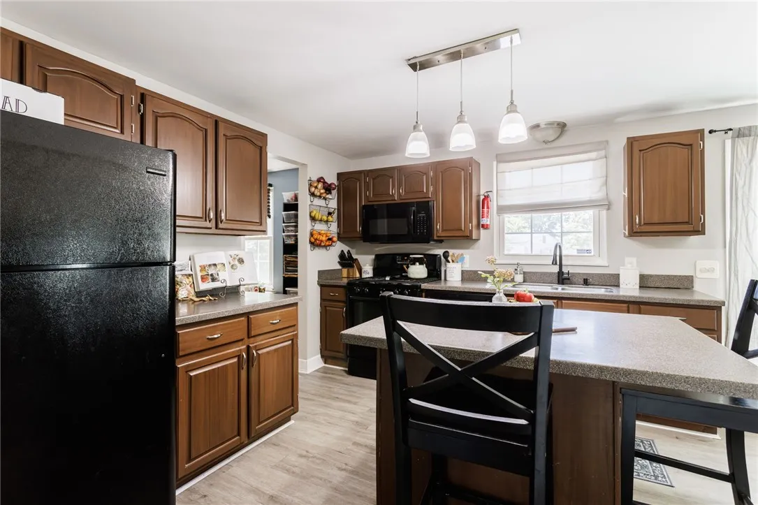 40 Hay Market Road, Chili, New York 14624, Chili, New York 14624, 4 Bedrooms Bedrooms, 8 Rooms Rooms,1 BathroomBathrooms,Residential,For Sale,40 Hay Market Road, Chili, New York 14624,R1625450