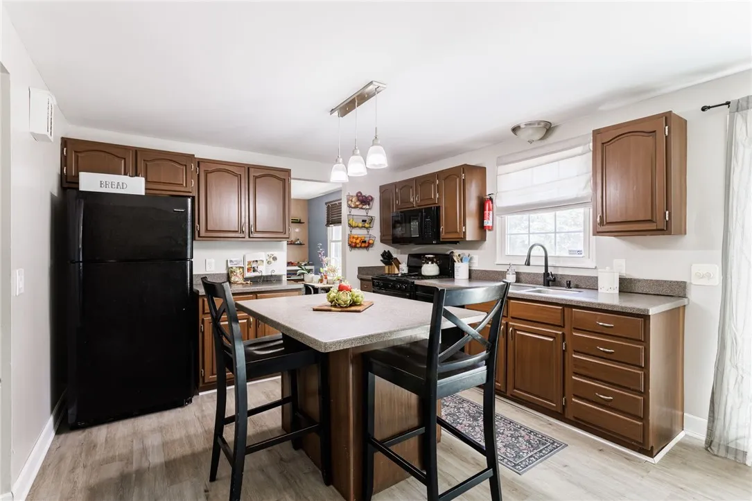 40 Hay Market Road, Chili, New York 14624, Chili, New York 14624, 4 Bedrooms Bedrooms, 8 Rooms Rooms,1 BathroomBathrooms,Residential,For Sale,40 Hay Market Road, Chili, New York 14624,R1625450