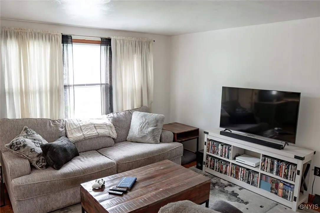 124 Memphis Street, Salina, New York 13088, Salina, New York 13088, 4 Bedrooms Bedrooms, 7 Rooms Rooms,1 BathroomBathrooms,Residential,For Sale,124 Memphis Street, Salina, New York 13088,S1625065