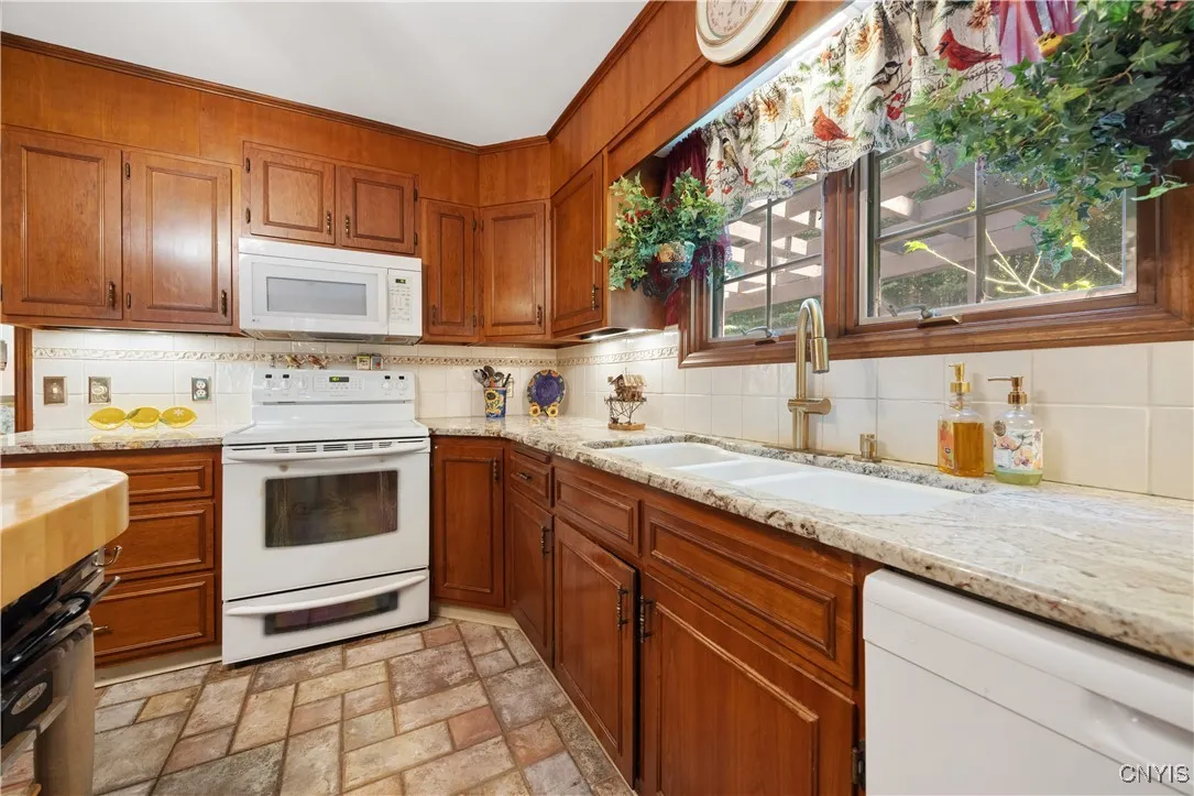 4826 Briarwood Lane, Manlius, New York 13104, Manlius, New York 13104, 4 Bedrooms Bedrooms, 12 Rooms Rooms,2 BathroomsBathrooms,Residential,For Sale,4826 Briarwood Lane, Manlius, New York 13104,S1624579