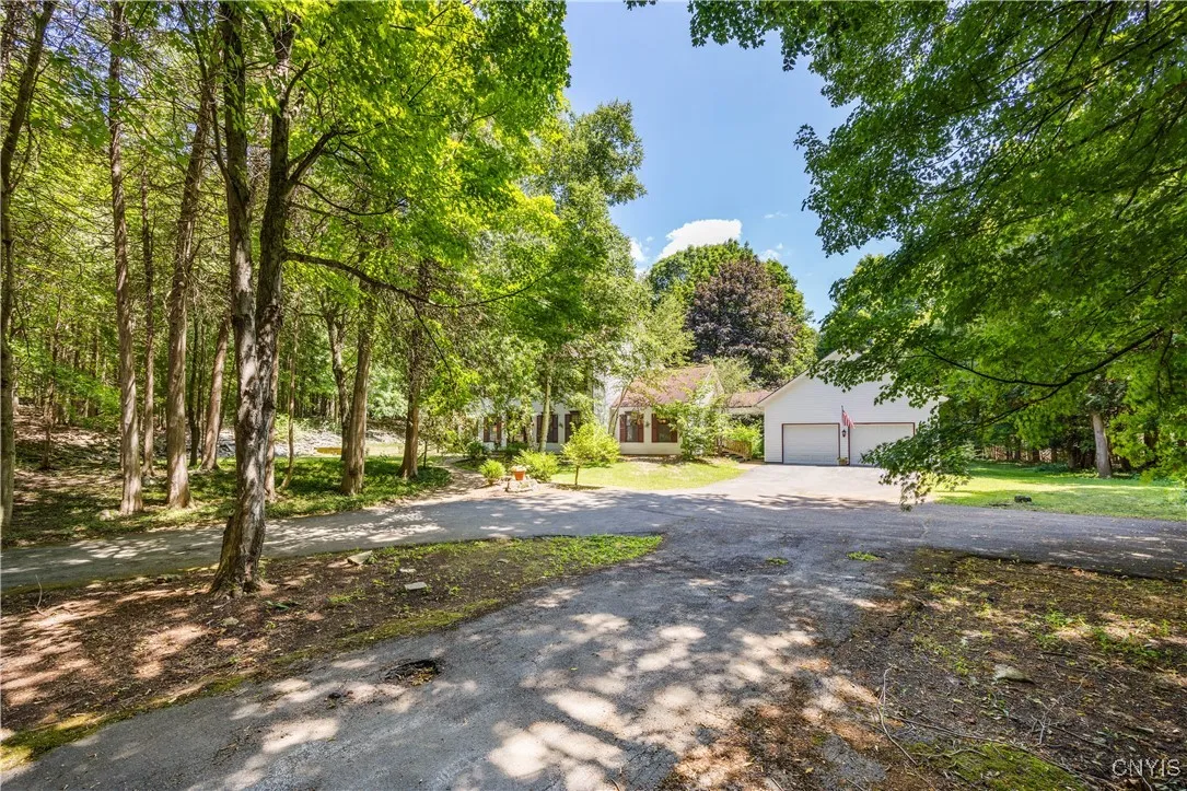 4826 Briarwood Lane, Manlius, New York 13104, Manlius, New York 13104, 4 Bedrooms Bedrooms, 12 Rooms Rooms,2 BathroomsBathrooms,Residential,For Sale,4826 Briarwood Lane, Manlius, New York 13104,S1624579