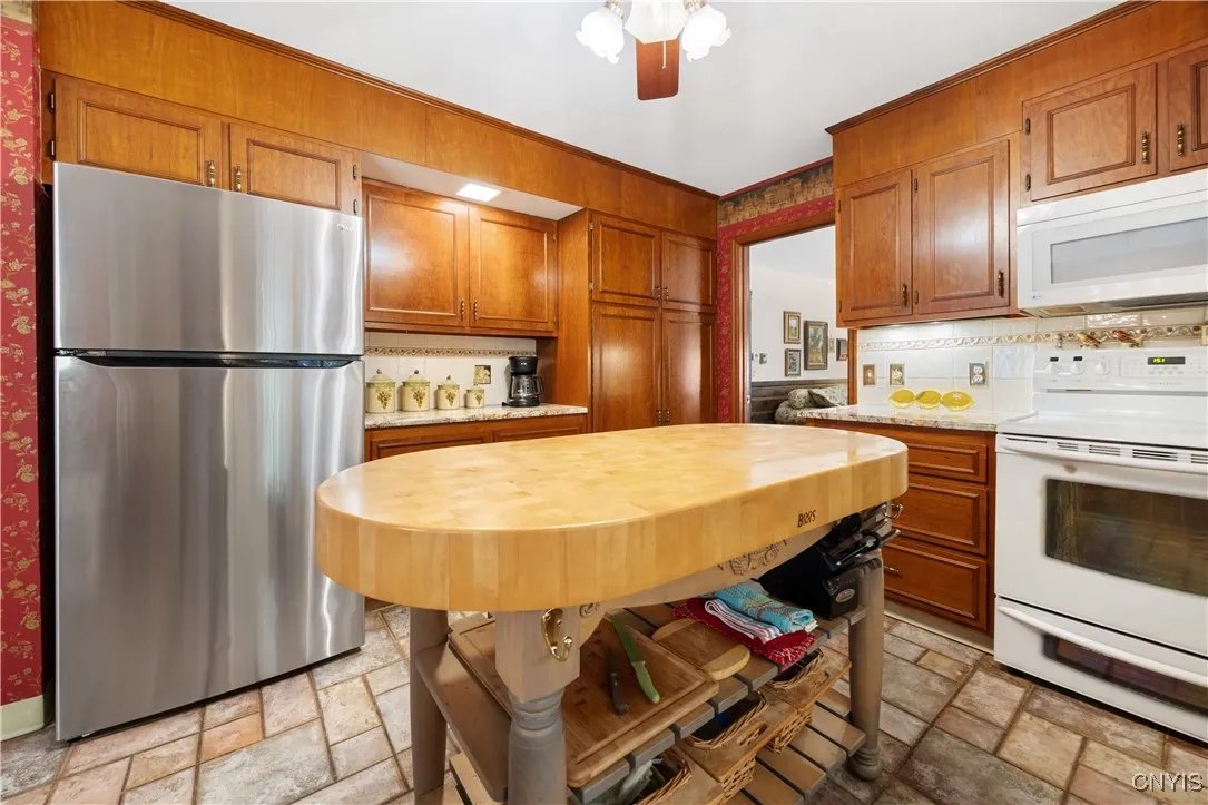 4826 Briarwood Lane, Manlius, New York 13104, Manlius, New York 13104, 4 Bedrooms Bedrooms, 12 Rooms Rooms,2 BathroomsBathrooms,Residential,For Sale,4826 Briarwood Lane, Manlius, New York 13104,S1624579