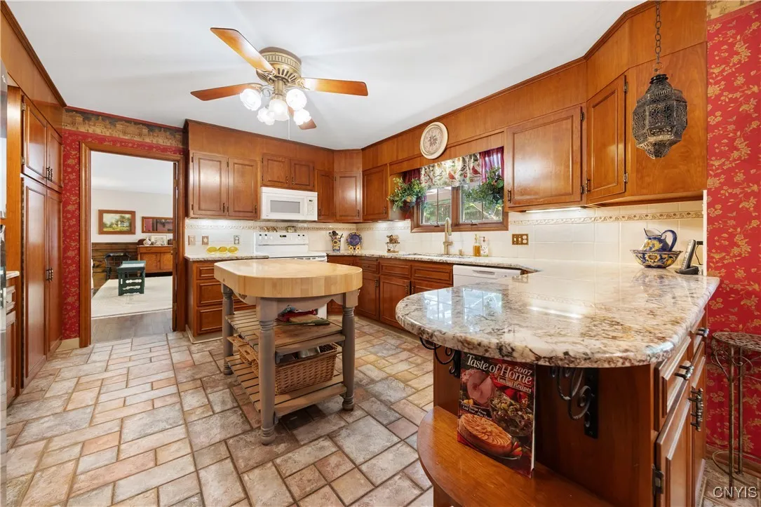 4826 Briarwood Lane, Manlius, New York 13104, Manlius, New York 13104, 4 Bedrooms Bedrooms, 12 Rooms Rooms,2 BathroomsBathrooms,Residential,For Sale,4826 Briarwood Lane, Manlius, New York 13104,S1624579