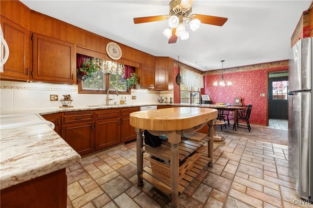 4826 Briarwood Lane, Manlius, New York 13104, Manlius, New York 13104, 4 Bedrooms Bedrooms, 12 Rooms Rooms,2 BathroomsBathrooms,Residential,For Sale,4826 Briarwood Lane, Manlius, New York 13104,S1624579