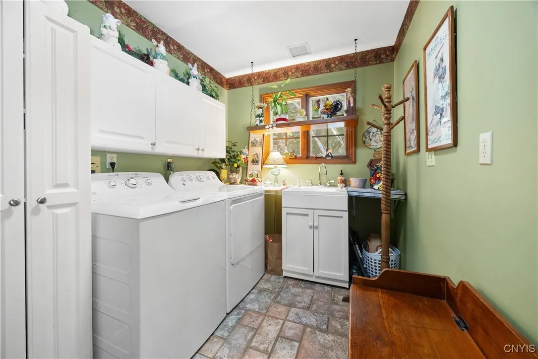 4826 Briarwood Lane, Manlius, New York 13104, Manlius, New York 13104, 4 Bedrooms Bedrooms, 12 Rooms Rooms,2 BathroomsBathrooms,Residential,For Sale,4826 Briarwood Lane, Manlius, New York 13104,S1624579
