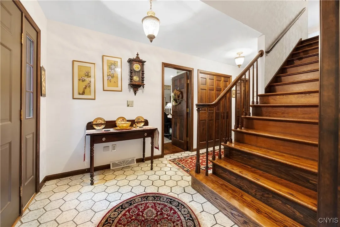 4826 Briarwood Lane, Manlius, New York 13104, Manlius, New York 13104, 4 Bedrooms Bedrooms, 12 Rooms Rooms,2 BathroomsBathrooms,Residential,For Sale,4826 Briarwood Lane, Manlius, New York 13104,S1624579