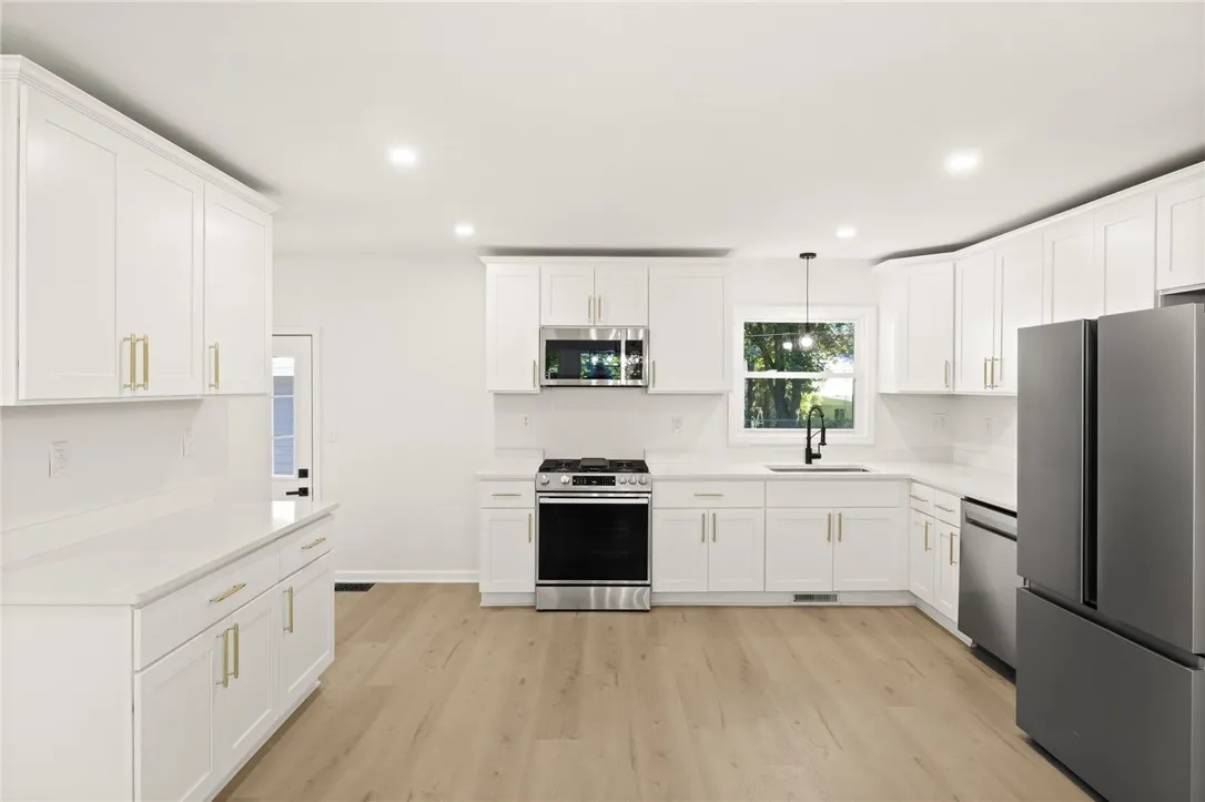 4107 Cuyler Drive, Williamson, New York 14589, Williamson, New York 14589, 3 Bedrooms Bedrooms, 5 Rooms Rooms,2 BathroomsBathrooms,Residential,For Sale,4107 Cuyler Drive, Williamson, New York 14589,R1625277