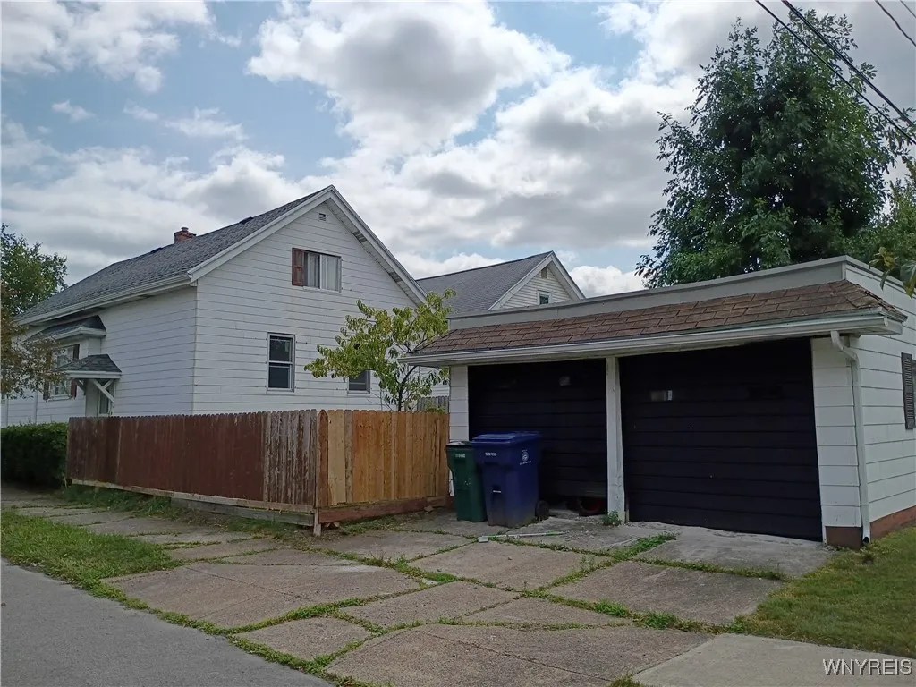 238 Englewood Avenue, Buffalo, New York 14214, Buffalo, New York 14214, 4 Bedrooms Bedrooms, 9 Rooms Rooms,1 BathroomBathrooms,Residential,For Sale,238 Englewood Avenue, Buffalo, New York 14214,B1623990
