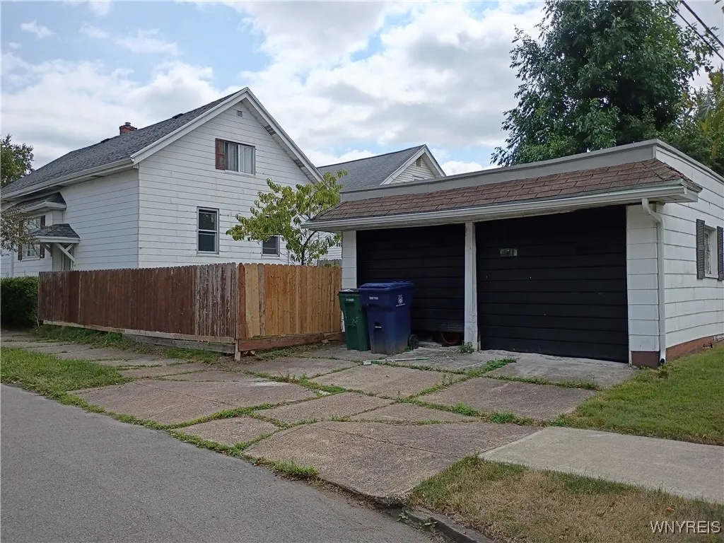 238 Englewood Avenue, Buffalo, New York 14214, Buffalo, New York 14214, 4 Bedrooms Bedrooms, 9 Rooms Rooms,1 BathroomBathrooms,Residential,For Sale,238 Englewood Avenue, Buffalo, New York 14214,B1623990