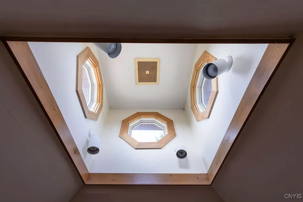 Cupola with four newer Comfort windows on the third level, lifetime warranty