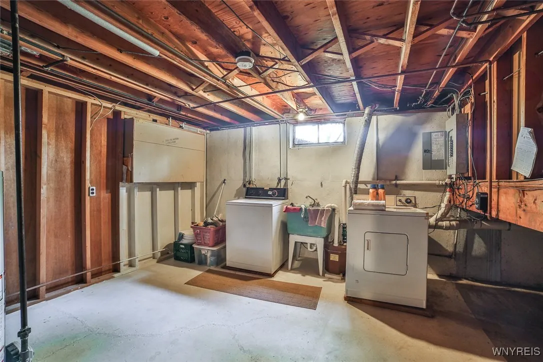 4540 West Overlook Drive, Clarence, New York 14221, Clarence, New York 14221, 4 Bedrooms Bedrooms, 7 Rooms Rooms,1 BathroomBathrooms,Residential,For Sale,4540 West Overlook Drive, Clarence, New York 14221,B1625425
