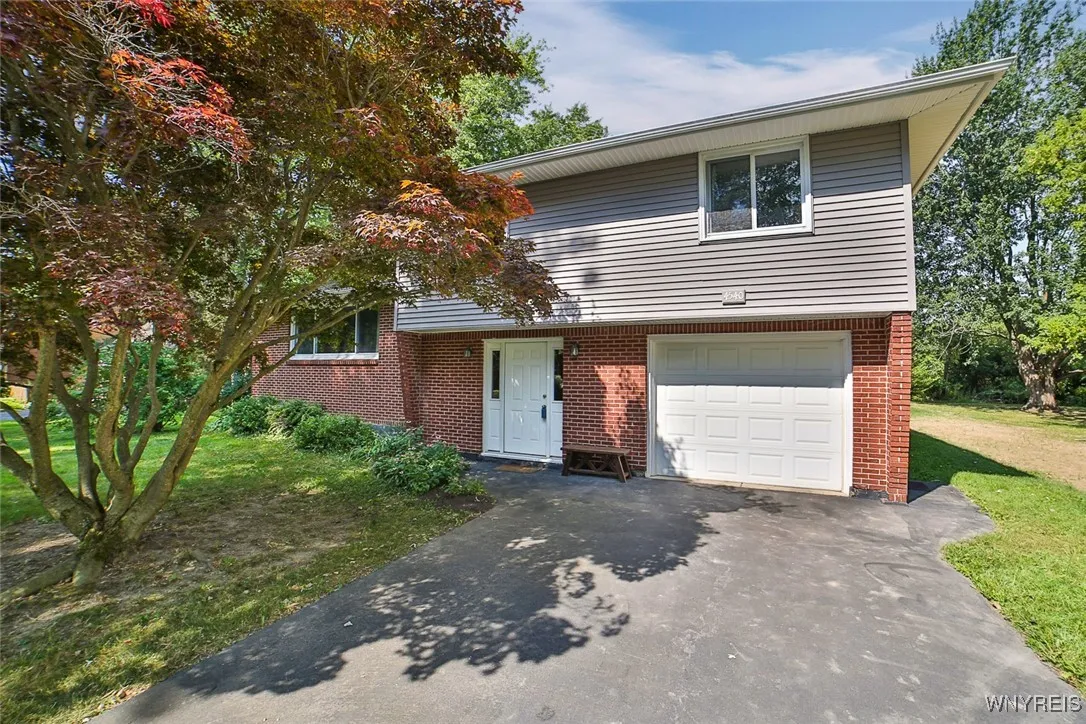 4540 West Overlook Drive, Clarence, New York 14221, Clarence, New York 14221, 4 Bedrooms Bedrooms, 7 Rooms Rooms,1 BathroomBathrooms,Residential,For Sale,4540 West Overlook Drive, Clarence, New York 14221,B1625425