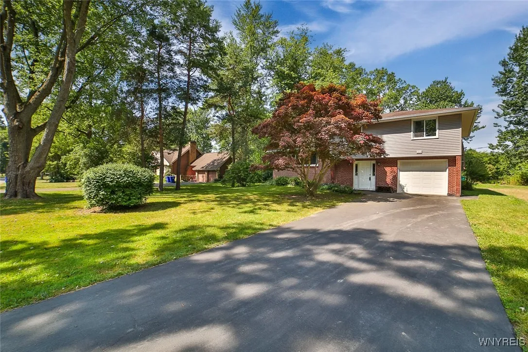 4540 West Overlook Drive, Clarence, New York 14221, Clarence, New York 14221, 4 Bedrooms Bedrooms, 7 Rooms Rooms,1 BathroomBathrooms,Residential,For Sale,4540 West Overlook Drive, Clarence, New York 14221,B1625425