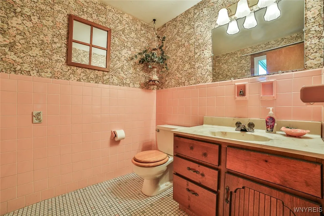 4540 West Overlook Drive, Clarence, New York 14221, Clarence, New York 14221, 4 Bedrooms Bedrooms, 7 Rooms Rooms,1 BathroomBathrooms,Residential,For Sale,4540 West Overlook Drive, Clarence, New York 14221,B1625425