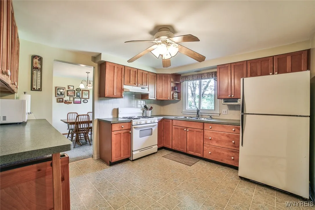 4540 West Overlook Drive, Clarence, New York 14221, Clarence, New York 14221, 4 Bedrooms Bedrooms, 7 Rooms Rooms,1 BathroomBathrooms,Residential,For Sale,4540 West Overlook Drive, Clarence, New York 14221,B1625425