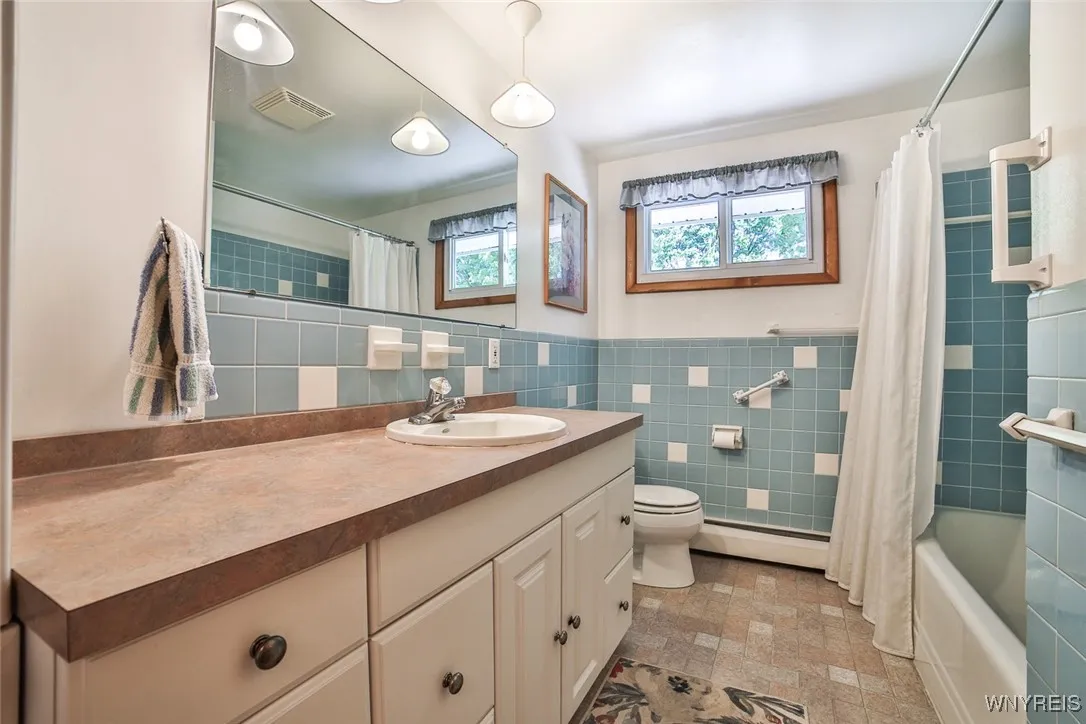 4540 West Overlook Drive, Clarence, New York 14221, Clarence, New York 14221, 4 Bedrooms Bedrooms, 7 Rooms Rooms,1 BathroomBathrooms,Residential,For Sale,4540 West Overlook Drive, Clarence, New York 14221,B1625425
