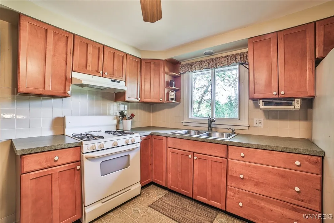 4540 West Overlook Drive, Clarence, New York 14221, Clarence, New York 14221, 4 Bedrooms Bedrooms, 7 Rooms Rooms,1 BathroomBathrooms,Residential,For Sale,4540 West Overlook Drive, Clarence, New York 14221,B1625425