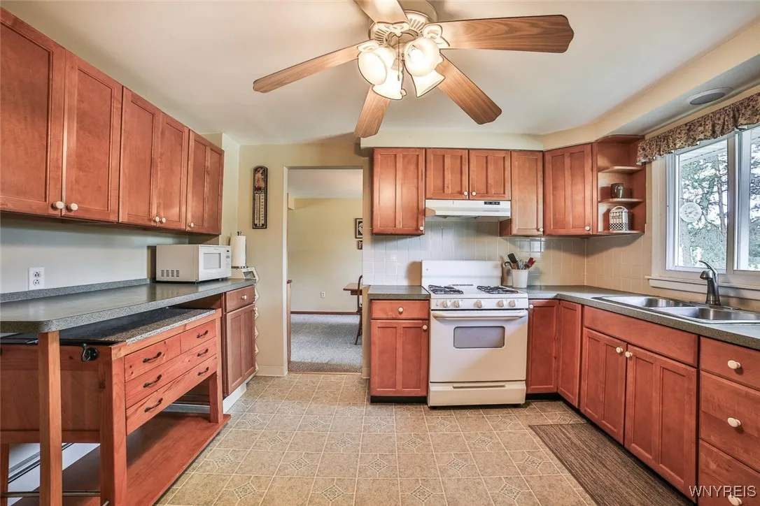 4540 West Overlook Drive, Clarence, New York 14221, Clarence, New York 14221, 4 Bedrooms Bedrooms, 7 Rooms Rooms,1 BathroomBathrooms,Residential,For Sale,4540 West Overlook Drive, Clarence, New York 14221,B1625425