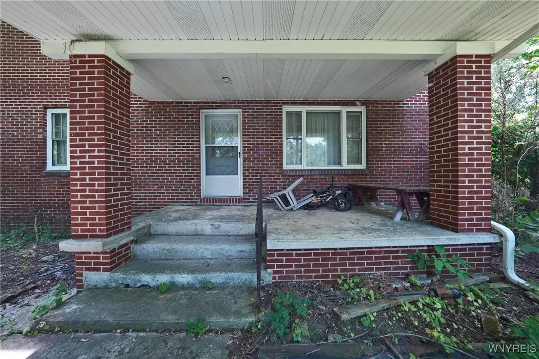 1077 Seneca Creek Road, West Seneca, New York 1422, West Seneca, New York 14224, 7 Bedrooms Bedrooms, ,3 BathroomsBathrooms,Residential,For Sale,1077 Seneca Creek Road, West Seneca, New York 1422,B1625542