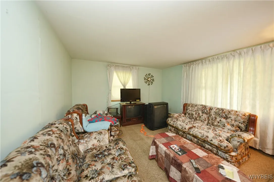 1077 Seneca Creek Road, West Seneca, New York 1422, West Seneca, New York 14224, 7 Bedrooms Bedrooms, ,3 BathroomsBathrooms,Residential,For Sale,1077 Seneca Creek Road, West Seneca, New York 1422,B1625542