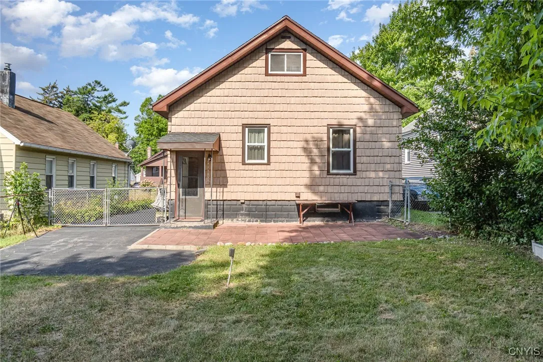 148 Darlington Road, Syracuse, New York 13208, Syracuse, New York 13208, 2 Bedrooms Bedrooms, 7 Rooms Rooms,1 BathroomBathrooms,Residential Lease,For Rent,148 Darlington Road, Syracuse, New York 13208,S1622890