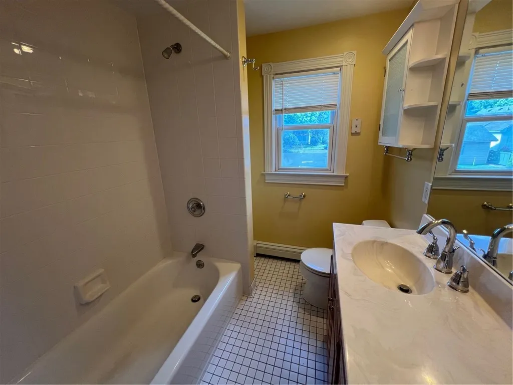 1698 Mt Hope Avenue, Rochester, New York 14620, Rochester, New York 14620, 2 Bedrooms Bedrooms, 5 Rooms Rooms,1 BathroomBathrooms,Residential Lease,For Rent,1698 Mt Hope Avenue, Rochester, New York 14620,R1625554