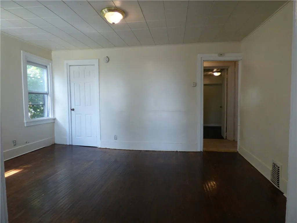 331 Sherman Street, Rochester, New York 14606, Rochester, New York 14606, 4 Bedrooms Bedrooms, 8 Rooms Rooms,2 BathroomsBathrooms,Residential,For Sale,331 Sherman Street, Rochester, New York 14606,R1624916