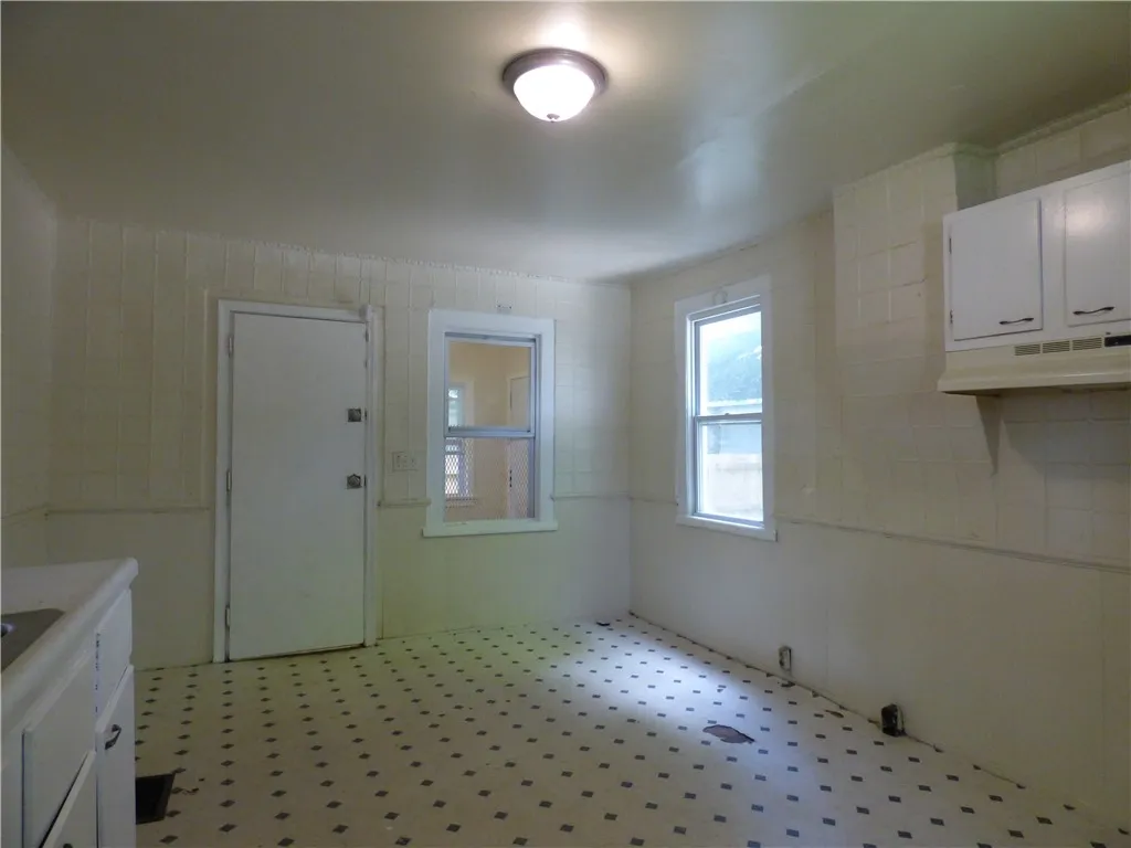 331 Sherman Street, Rochester, New York 14606, Rochester, New York 14606, 4 Bedrooms Bedrooms, 8 Rooms Rooms,2 BathroomsBathrooms,Residential,For Sale,331 Sherman Street, Rochester, New York 14606,R1624916