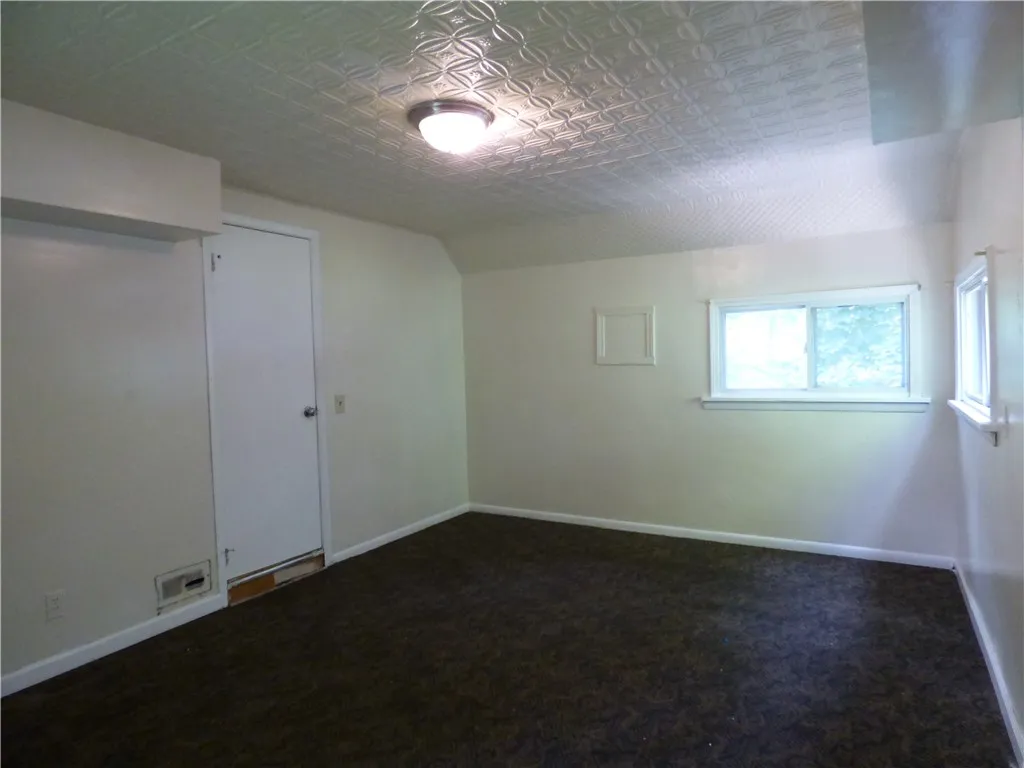 331 Sherman Street, Rochester, New York 14606, Rochester, New York 14606, 4 Bedrooms Bedrooms, 8 Rooms Rooms,2 BathroomsBathrooms,Residential,For Sale,331 Sherman Street, Rochester, New York 14606,R1624916