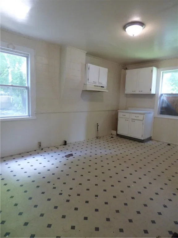 331 Sherman Street, Rochester, New York 14606, Rochester, New York 14606, 4 Bedrooms Bedrooms, 8 Rooms Rooms,2 BathroomsBathrooms,Residential,For Sale,331 Sherman Street, Rochester, New York 14606,R1624916