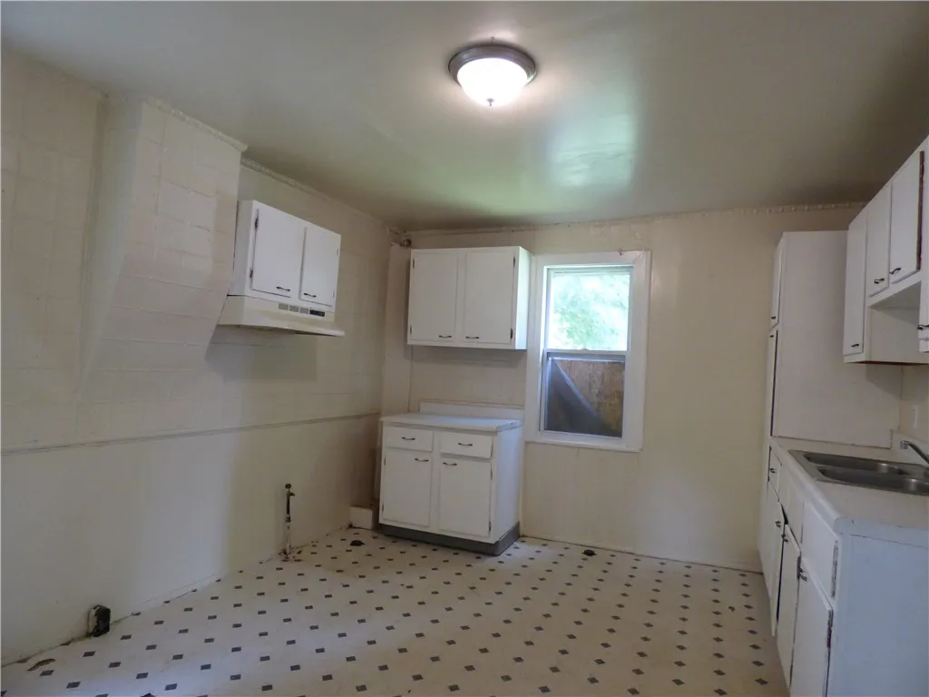 331 Sherman Street, Rochester, New York 14606, Rochester, New York 14606, 4 Bedrooms Bedrooms, 8 Rooms Rooms,2 BathroomsBathrooms,Residential,For Sale,331 Sherman Street, Rochester, New York 14606,R1624916