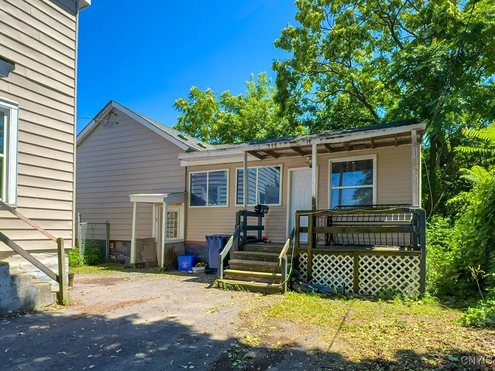 106 Culbert Street, Syracuse, New York 13208, Syracuse, New York 13208, 12 Bedrooms Bedrooms, ,4 BathroomsBathrooms,Residential,For Sale,106 Culbert Street, Syracuse, New York 13208,S1625472