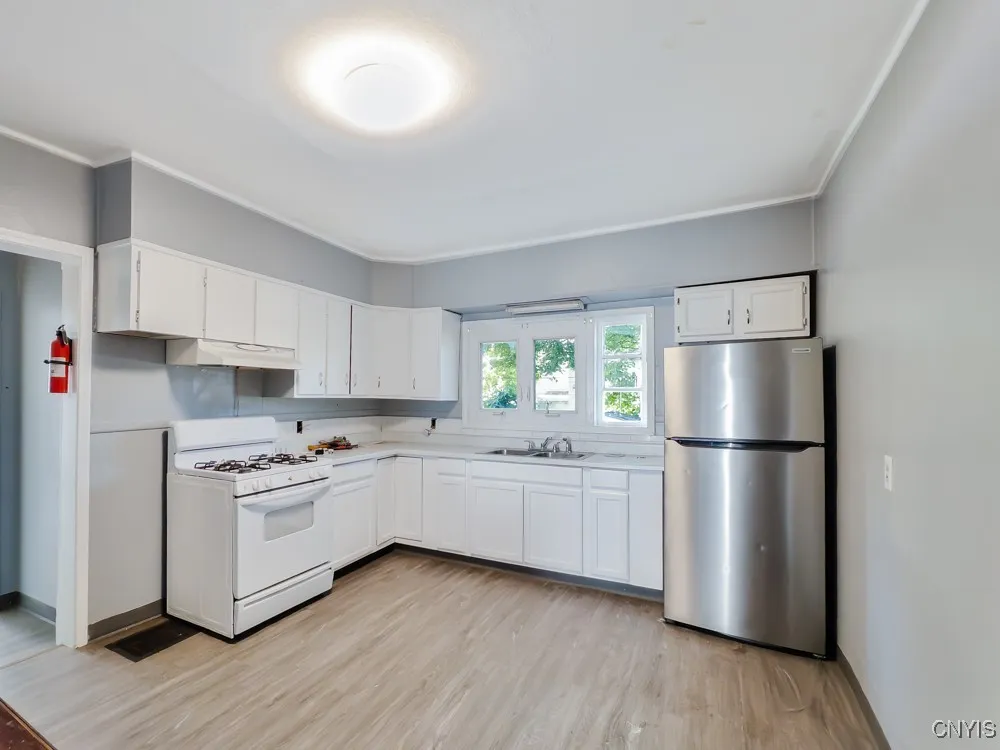 106 Culbert Street, Syracuse, New York 13208, Syracuse, New York 13208, 12 Bedrooms Bedrooms, ,4 BathroomsBathrooms,Residential,For Sale,106 Culbert Street, Syracuse, New York 13208,S1625472