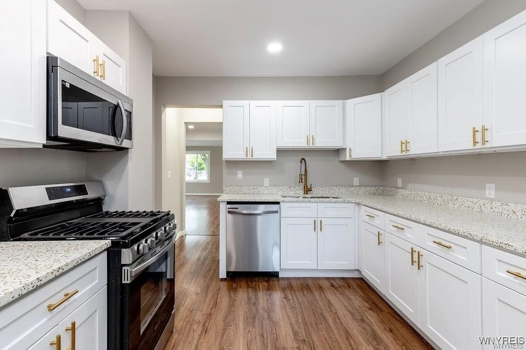 52 Hawthorne Avenue, Tonawanda, New York 14223, Tonawanda, New York 14223, 3 Bedrooms Bedrooms, 6 Rooms Rooms,2 BathroomsBathrooms,Residential Lease,For Rent,52 Hawthorne Avenue, Tonawanda, New York 14223,B1625526