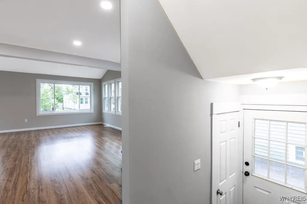 52 Hawthorne Avenue, Tonawanda, New York 14223, Tonawanda, New York 14223, 3 Bedrooms Bedrooms, 6 Rooms Rooms,2 BathroomsBathrooms,Residential Lease,For Rent,52 Hawthorne Avenue, Tonawanda, New York 14223,B1625526