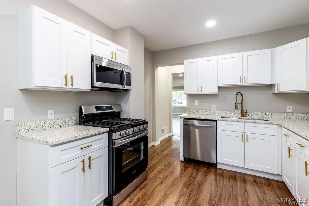 52 Hawthorne Avenue, Tonawanda, New York 14223, Tonawanda, New York 14223, 3 Bedrooms Bedrooms, 6 Rooms Rooms,2 BathroomsBathrooms,Residential Lease,For Rent,52 Hawthorne Avenue, Tonawanda, New York 14223,B1625526