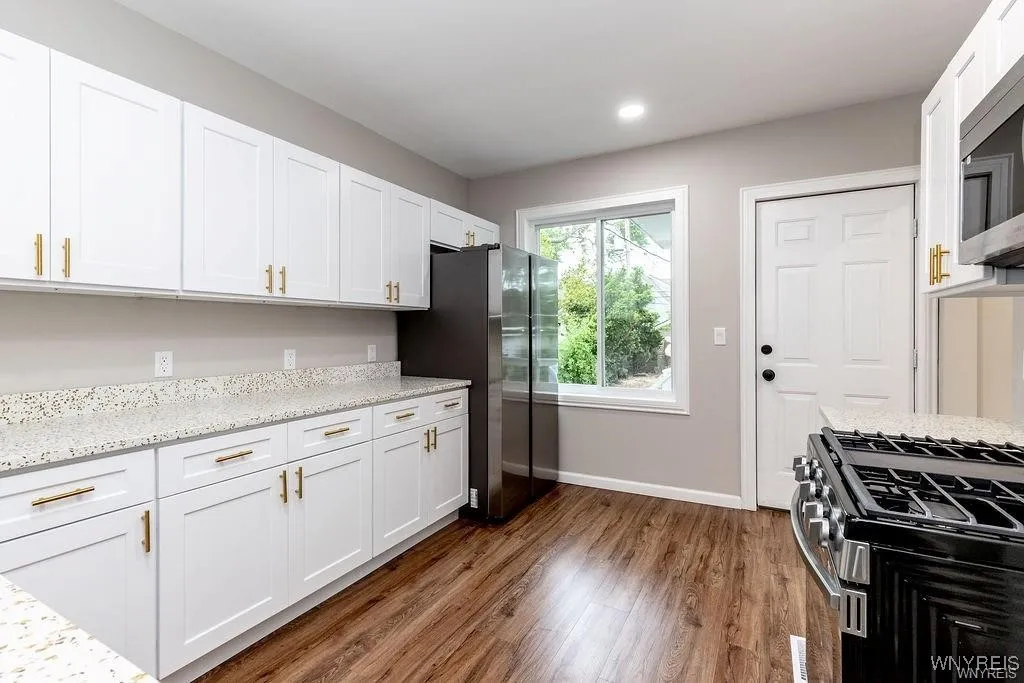 52 Hawthorne Avenue, Tonawanda, New York 14223, Tonawanda, New York 14223, 3 Bedrooms Bedrooms, 6 Rooms Rooms,2 BathroomsBathrooms,Residential Lease,For Rent,52 Hawthorne Avenue, Tonawanda, New York 14223,B1625526